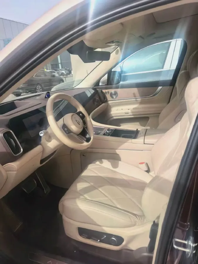 2025 AITO AITO M9 REEV 160HP REEV 52KWH,autocango,china used car exporter,china ev exporter,chinese used car exporter,chinese used ev exporter