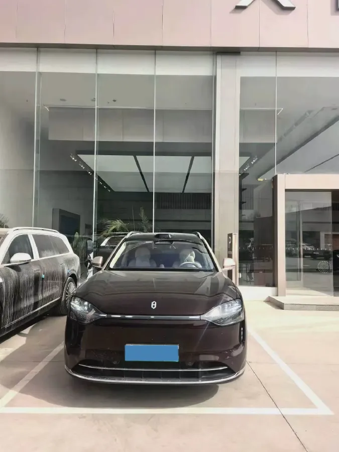 2025 AITO AITO M9 REEV 160HP REEV 52KWH,autocango,china used car exporter,china ev exporter,chinese used car exporter,chinese used ev exporter