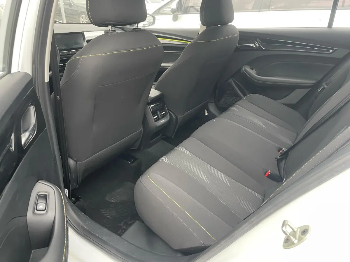 2021 Roewe i5 1.5L 120HP L4 CVT,autocango,china used car exporter,china ev exporter,chinese used car exporter,chinese used ev exporter