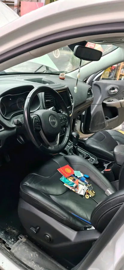 2019 Jeep Cherokee 2.0T 234HP L4 9AT,autocango,china used car exporter,china ev exporter,chinese used car exporter,chinese used ev exporter