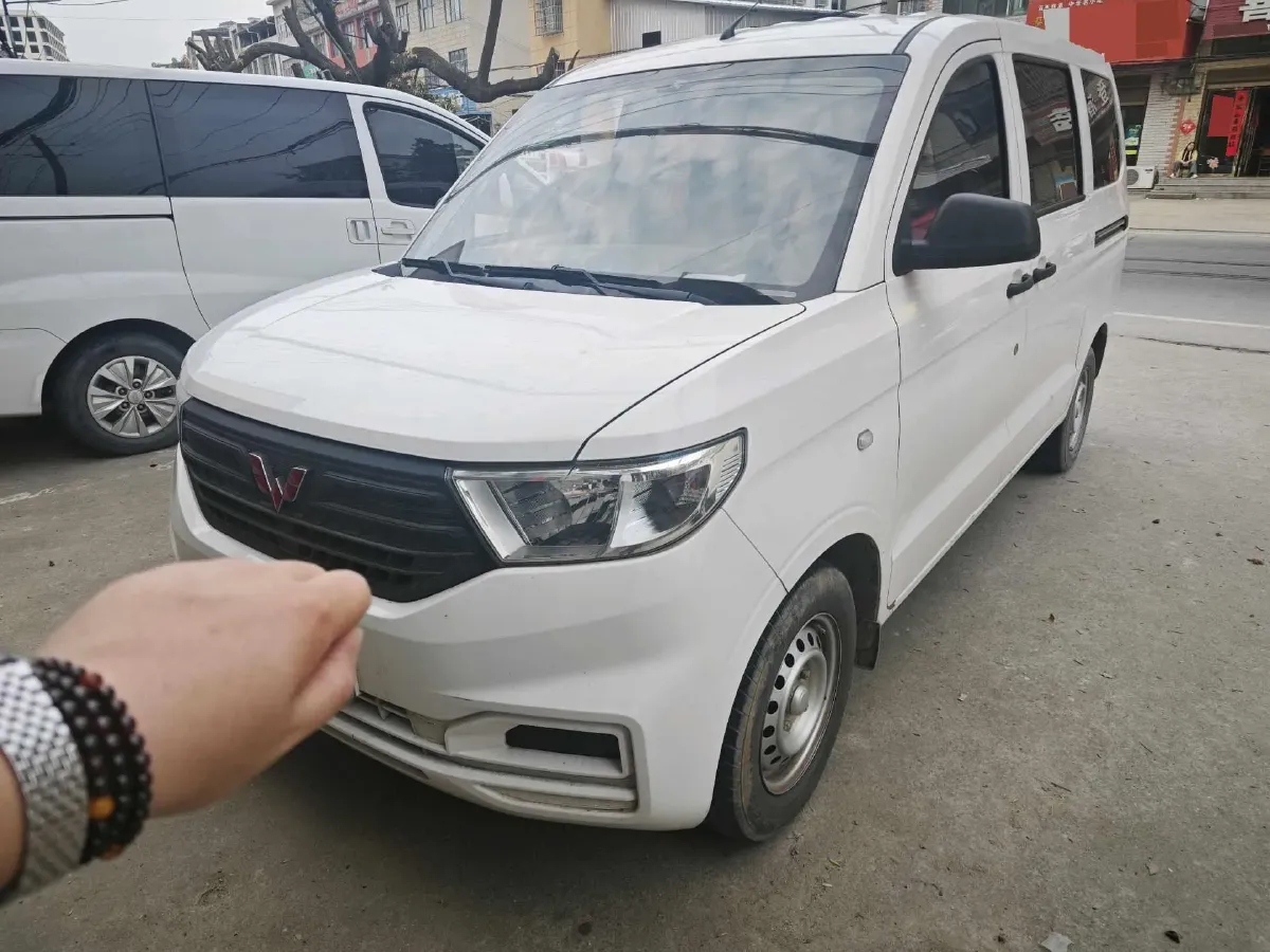 2019 WuLing HongGuang V 1.5L 99HP L4 6MT,autocango,china used car exporter,china ev exporter,chinese used car exporter,chinese used ev exporter