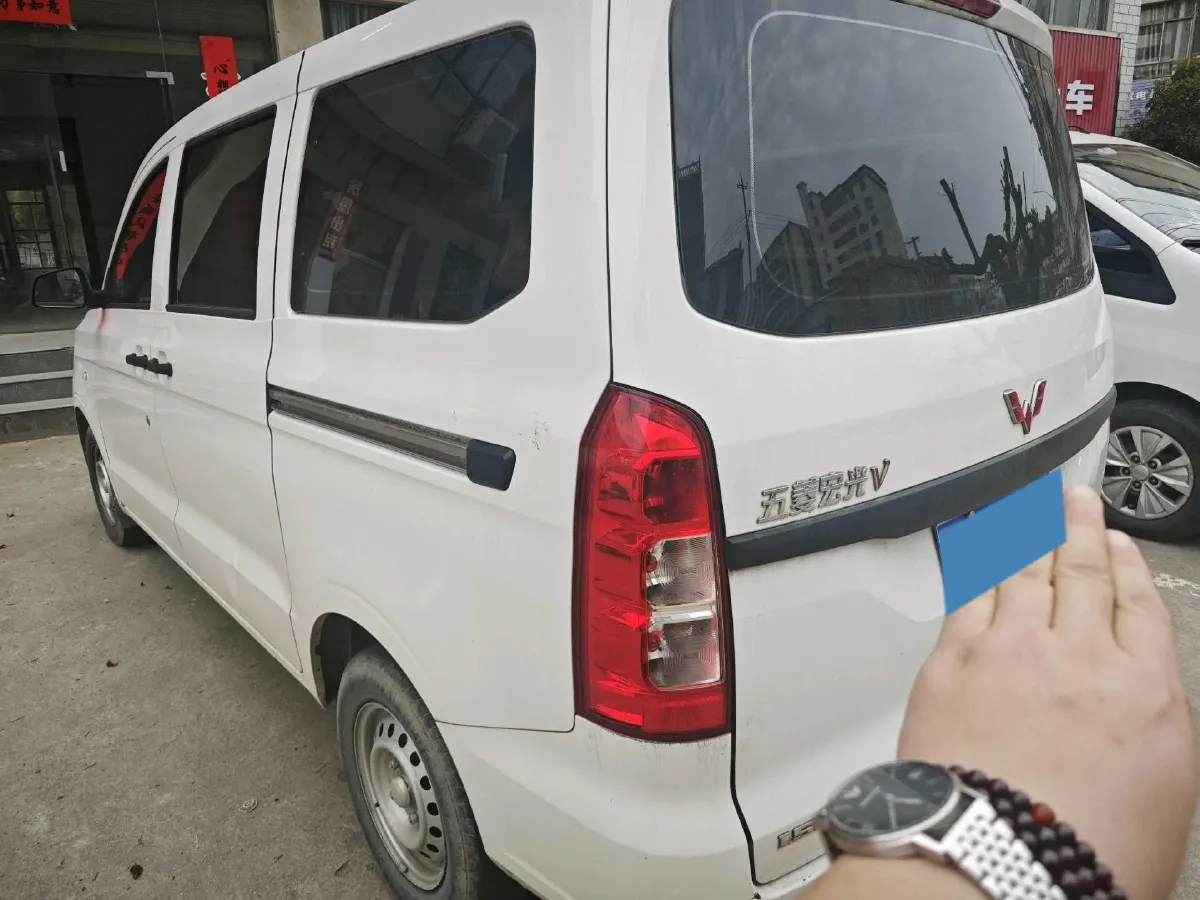2019 WuLing HongGuang V 1.5L 99HP L4 6MT,autocango,china used car exporter,china ev exporter,chinese used car exporter,chinese used ev exporter