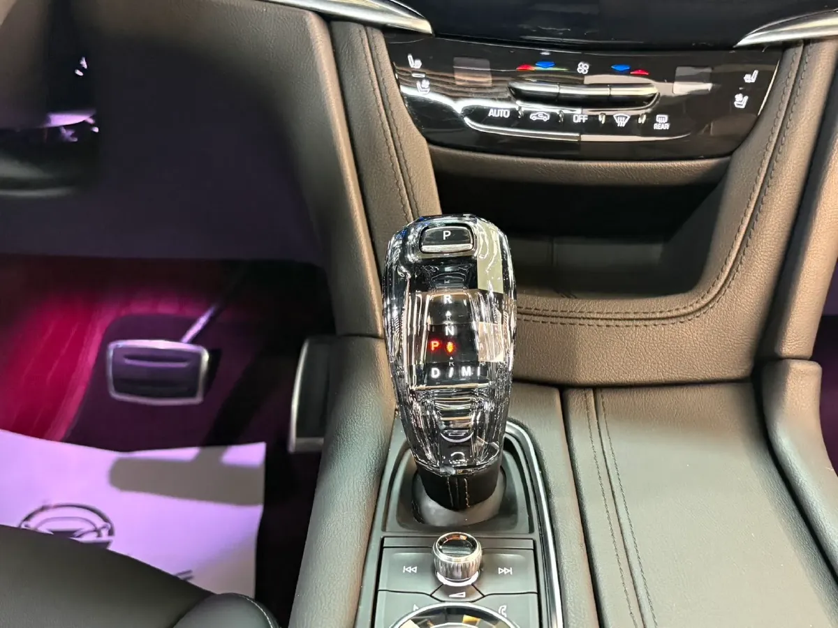 2022 Cadillac XT6 2.0T 237HP L4 9AT,autocango,china used car exporter,china ev exporter,chinese used car exporter,chinese used ev exporter