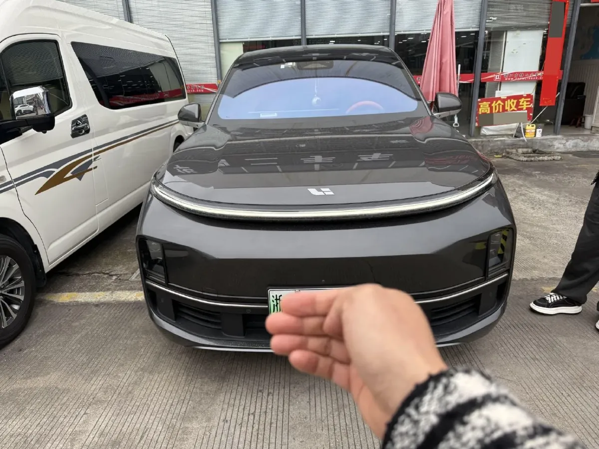 2023 Li L8 Range Extended 154HP REEV 40.9KWH,autocango,china used car exporter,china ev exporter,chinese used car exporter,chinese used ev exporter