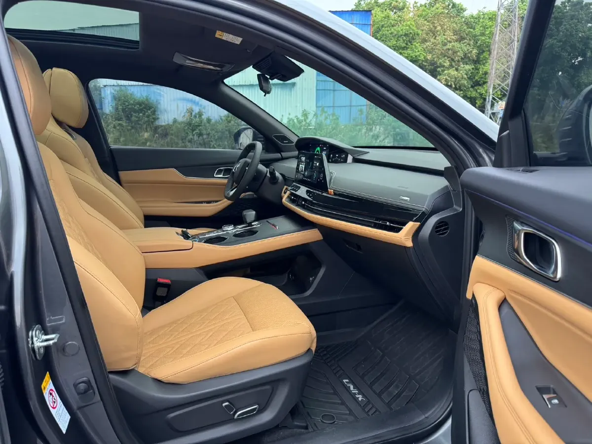 2021 ChangAn UNI-K 2.0T 233HP L4 8AT,autocango,china used car exporter,china ev exporter,chinese used car exporter,chinese used ev exporter