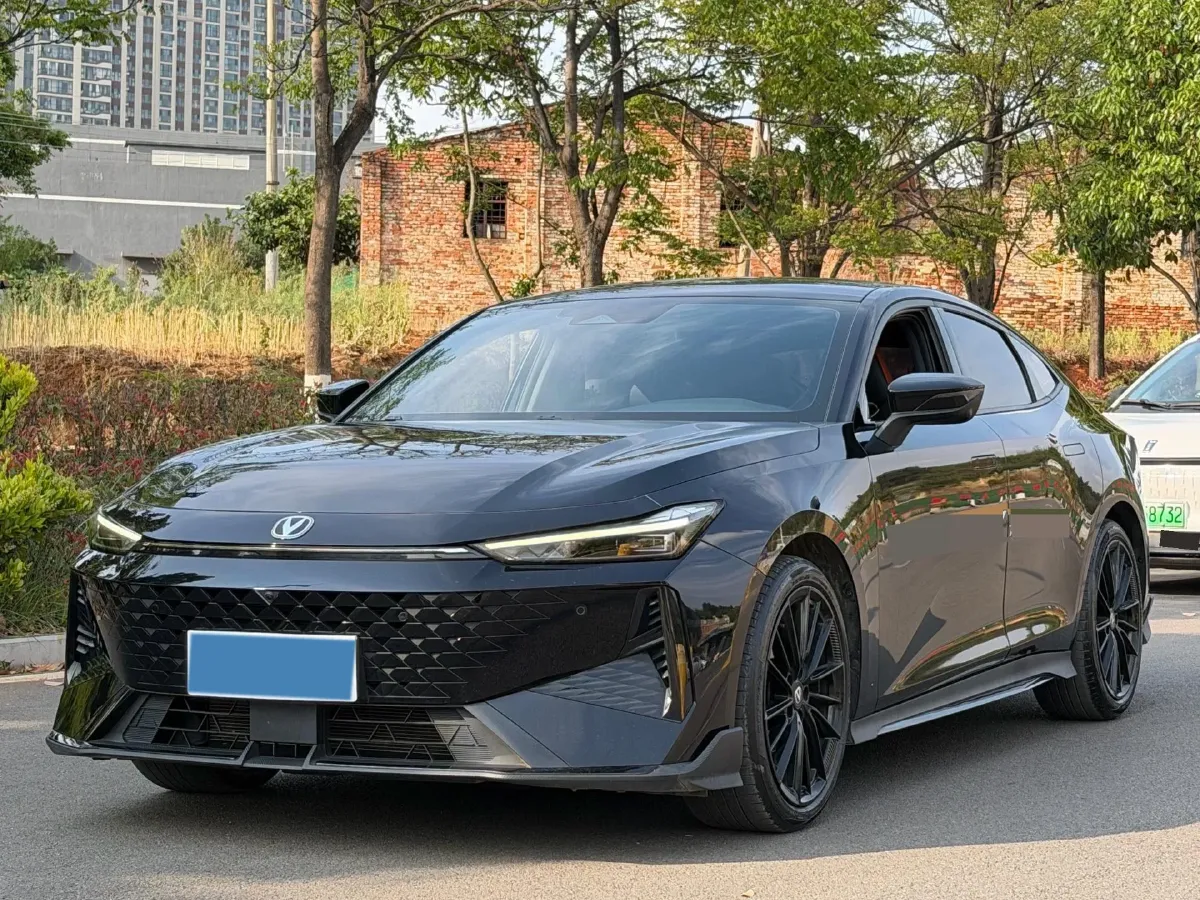 2024 ChangAn UNI-V 1.5T 188HP L4 7DCT,autocango,china used car exporter,china ev exporter,chinese used car exporter,chinese used ev exporter