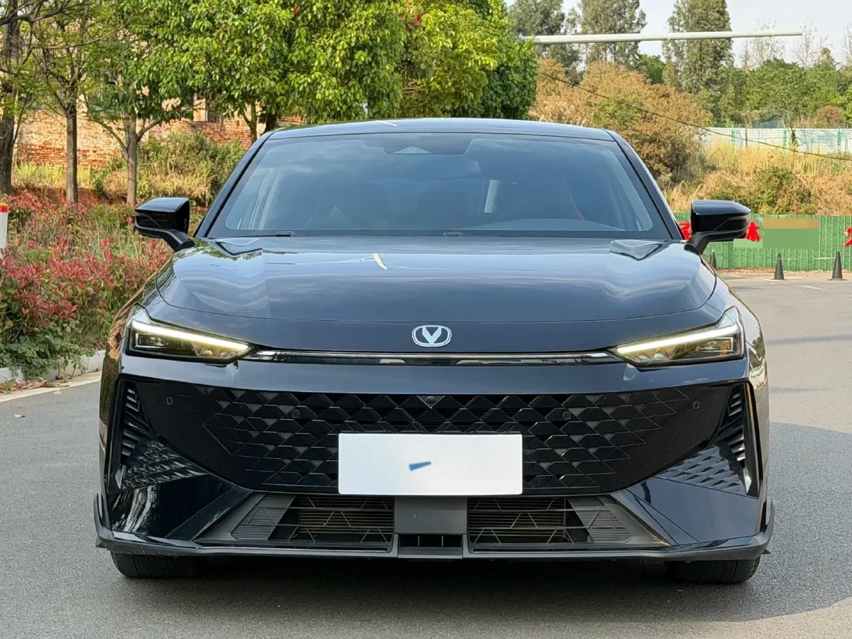 2024 ChangAn UNI-V 1.5T 188HP L4 7DCT,autocango,china used car exporter,china ev exporter,chinese used car exporter,chinese used ev exporter