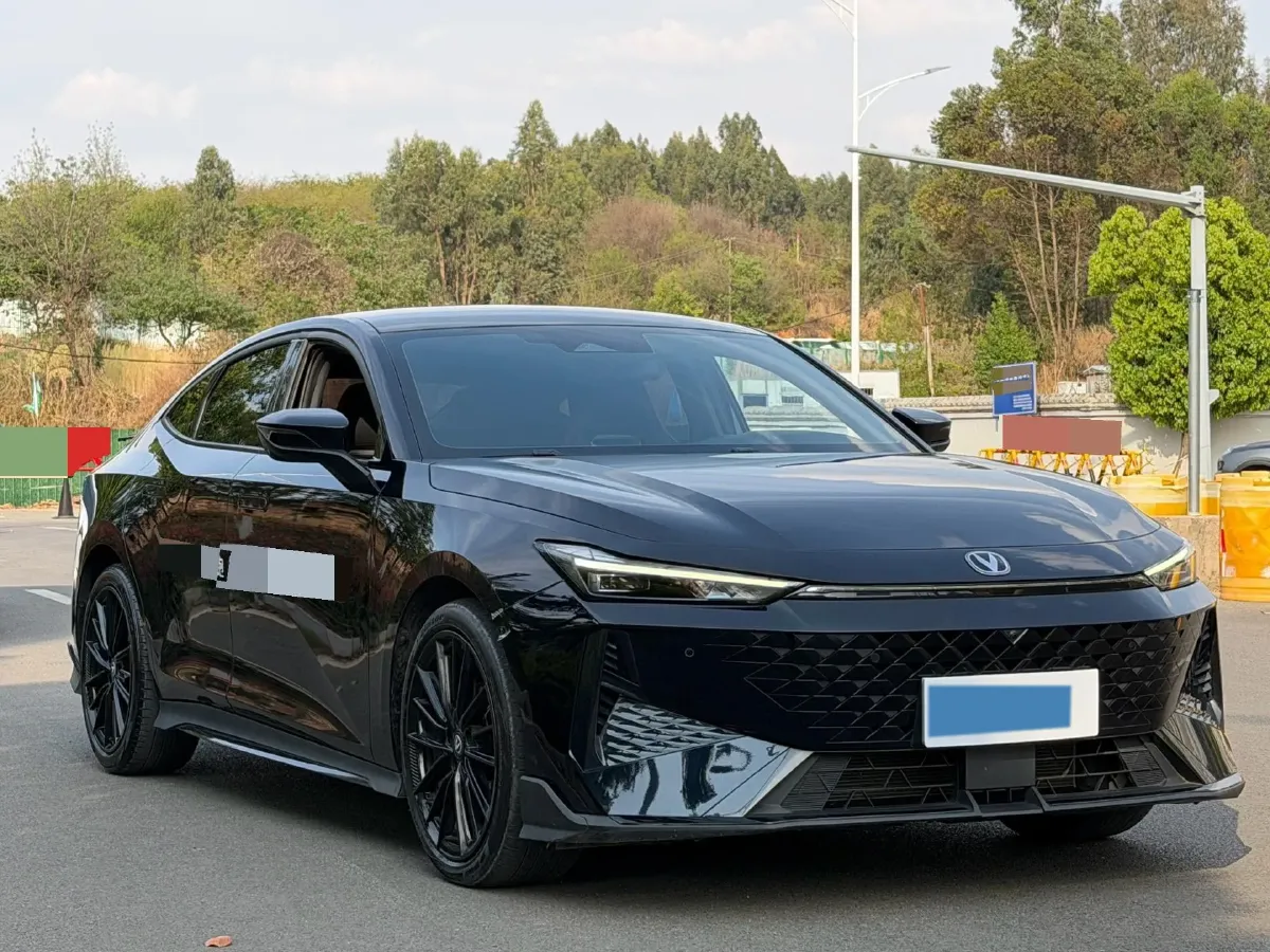 2024 ChangAn UNI-V 1.5T 188HP L4 7DCT,autocango,china used car exporter,china ev exporter,chinese used car exporter,chinese used ev exporter