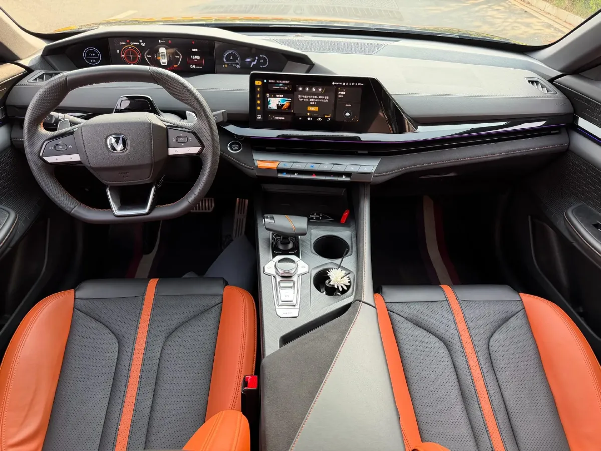 2024 ChangAn UNI-V 1.5T 188HP L4 7DCT,autocango,china used car exporter,china ev exporter,chinese used car exporter,chinese used ev exporter