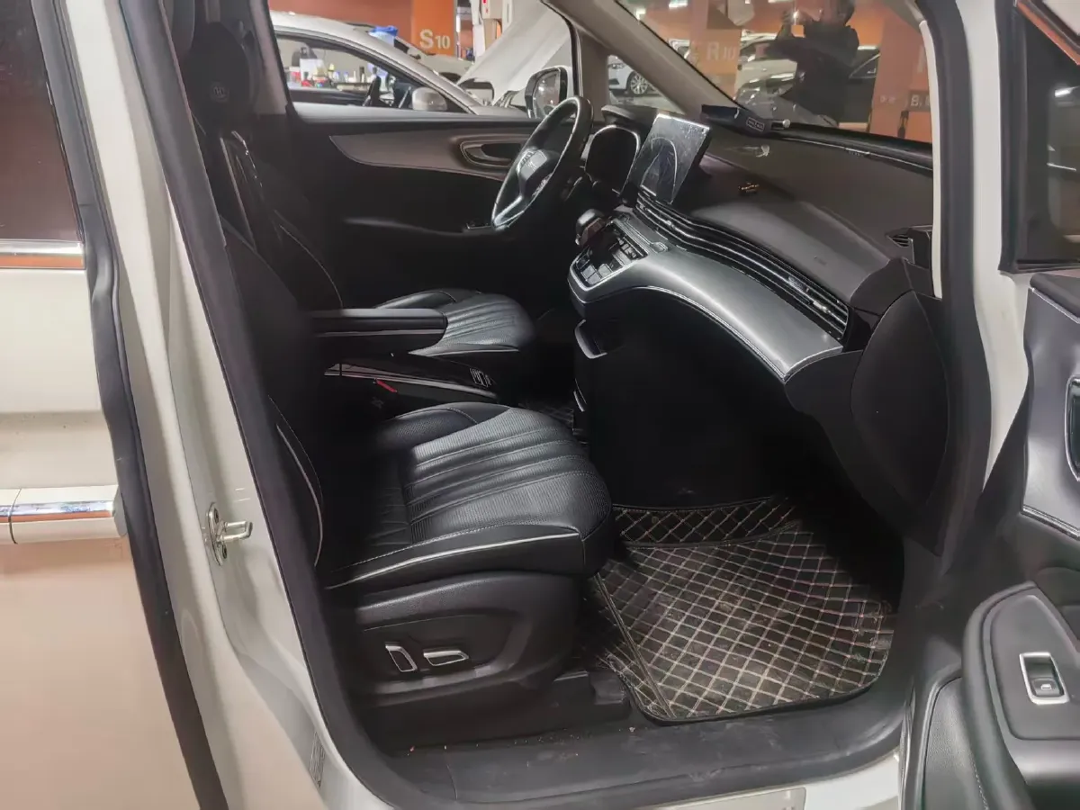 2022 Roewe iMAX8 2.0T 234HP L4 8AT,autocango,china used car exporter,china ev exporter,chinese used car exporter,chinese used ev exporter