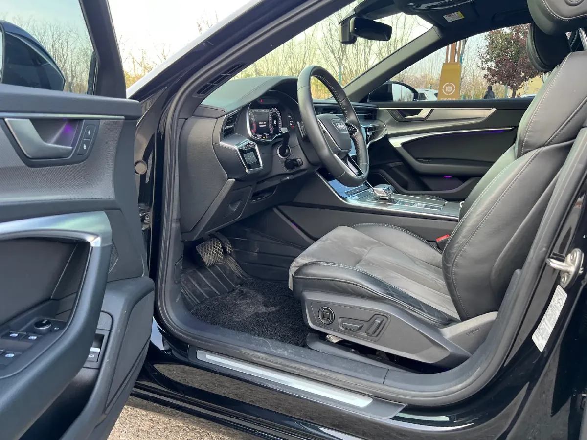 2020 Audi A6L 2.0T 190HP L4 7DCT,autocango,china used car exporter,china ev exporter,chinese used car exporter,chinese used ev exporter