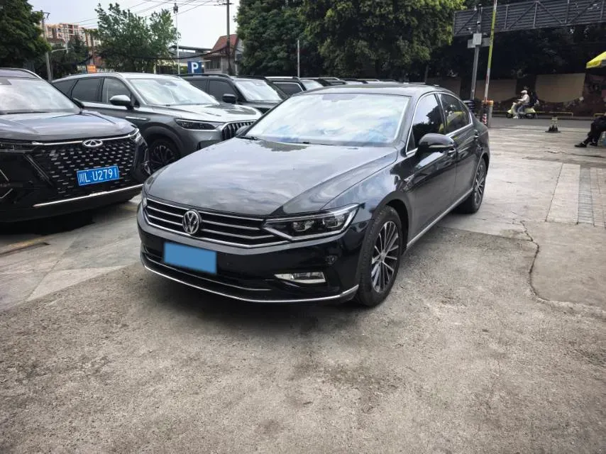 2020 Volkswagen Magotan 2.0T 186HP L4 7DCT,autocango,china used car exporter,china ev exporter,chinese used car exporter,chinese used ev exporter