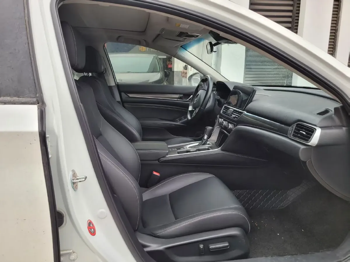 2022 Honda Accord 1.5T 194HP L4 CVT,autocango,china used car exporter,china ev exporter,chinese used car exporter,chinese used ev exporter