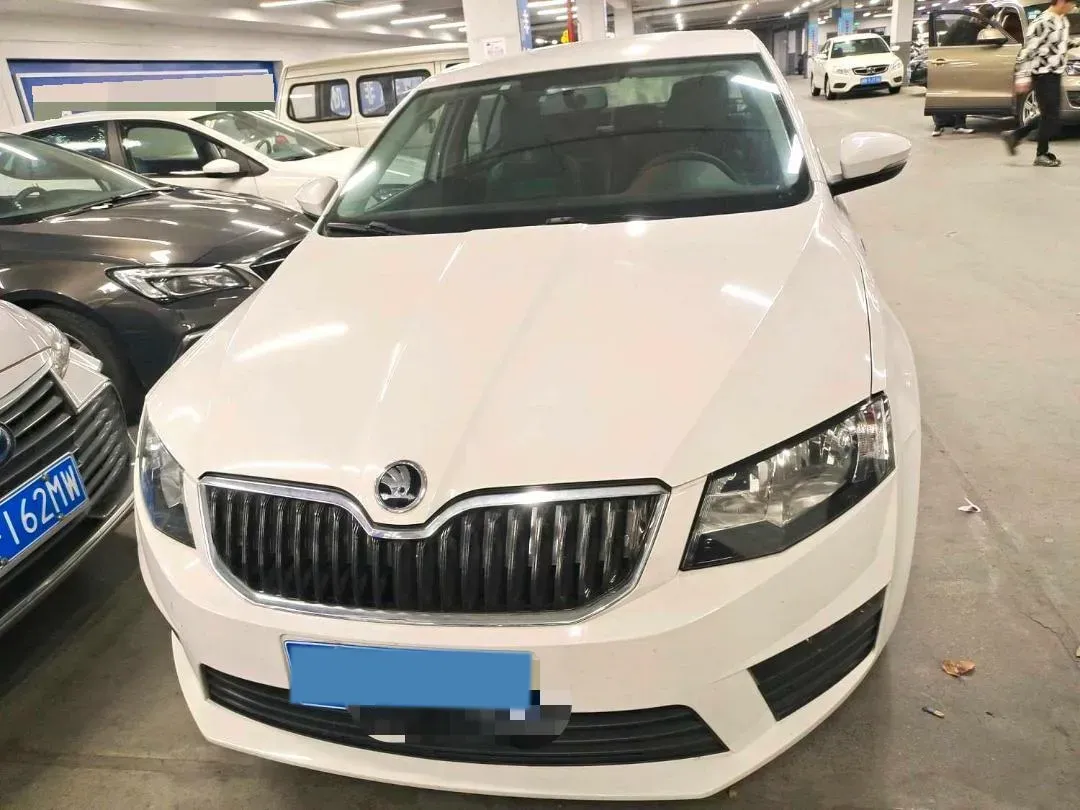 2018 Skoda Octavia 1.6L 110HP L4 5MT,autocango,china used car exporter,china ev exporter,chinese used car exporter,chinese used ev exporter