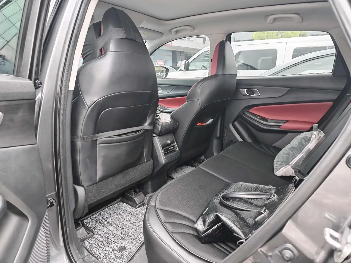 2022 ChangAn Oshan X7 Plus 1.5T 188HP L4 7DCT,autocango,china used car exporter,china ev exporter,chinese used car exporter,chinese used ev exporter