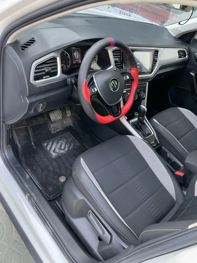 2022 Volkswagen T-Roc 1.4T 150HP L4 7DCT,autocango,china used car exporter,china ev exporter,chinese used car exporter,chinese used ev exporter
