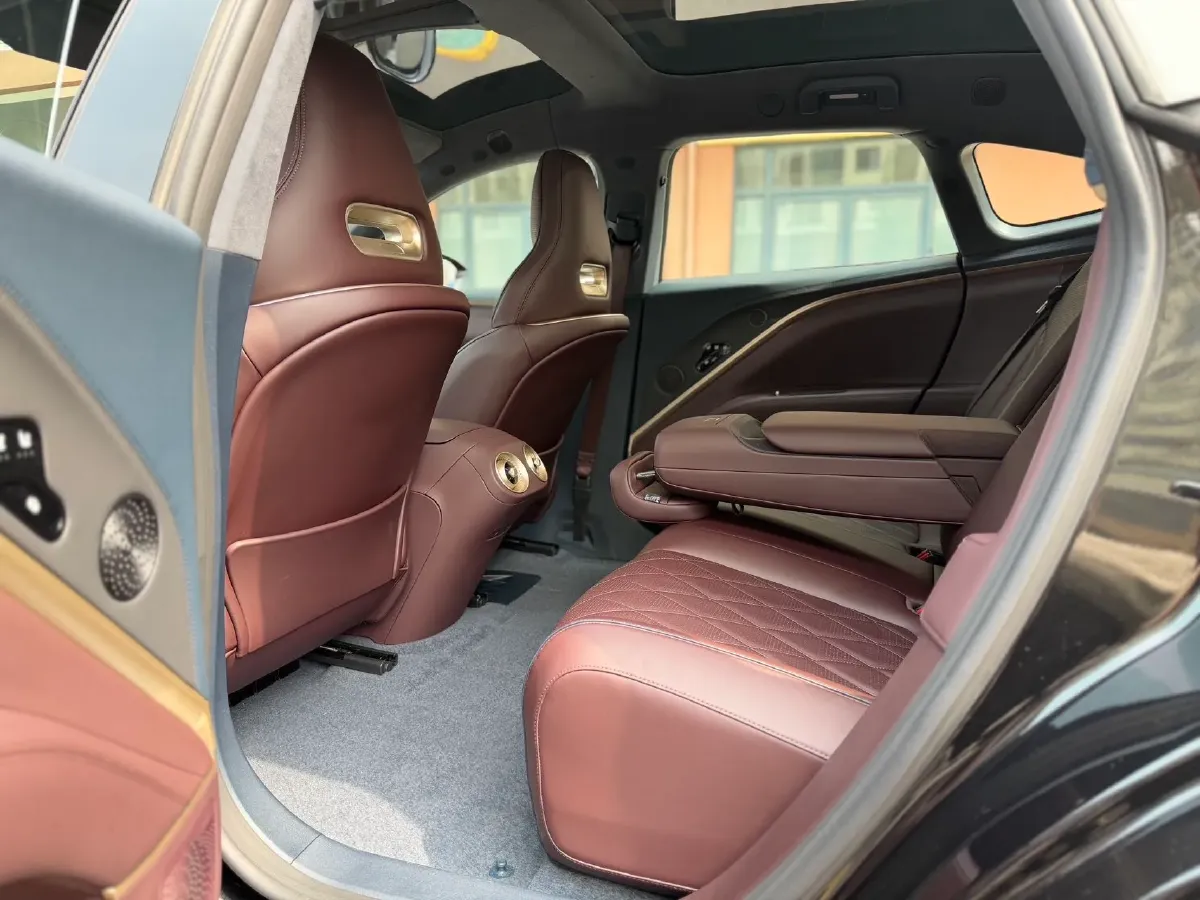 2025 Avatr 11 1.5T 156HP L4 REEV,autocango,china used car exporter,china ev exporter,chinese used car exporter,chinese used ev exporter