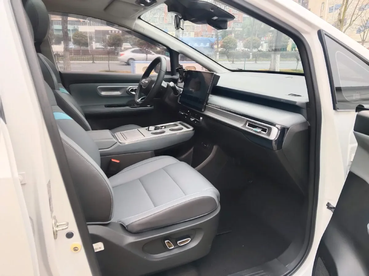 2024 Leapmotor C11 1.5L 95HP L4 REEV 43.74KWH,autocango,china used car exporter,china ev exporter,chinese used car exporter,chinese used ev exporter