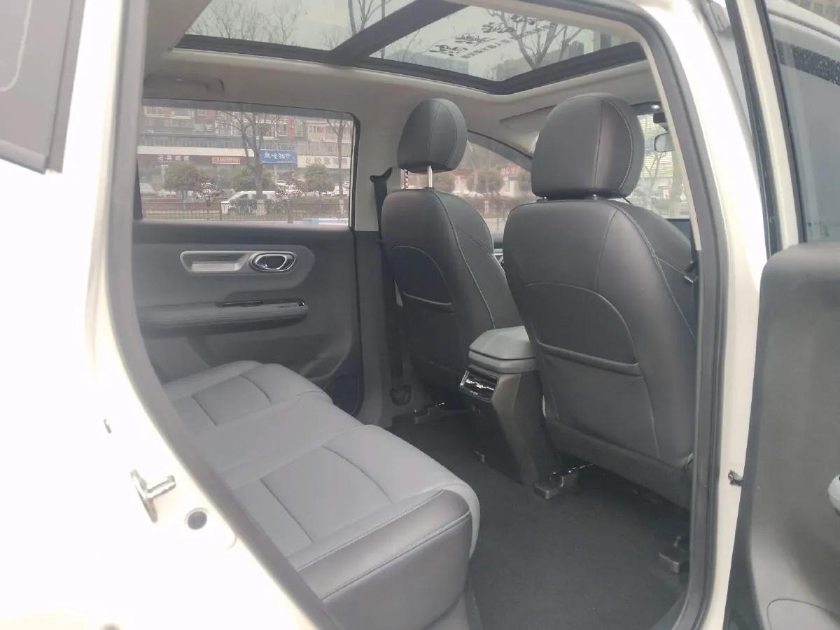 2024 Leapmotor C11 1.5L 95HP L4 REEV 43.74KWH,autocango,china used car exporter,china ev exporter,chinese used car exporter,chinese used ev exporter