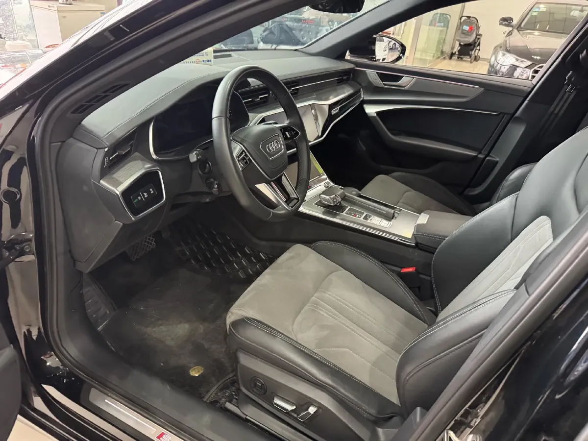 2024 Audi A6L 2.0T 245HP L4 7DCT,autocango,china used car exporter,china ev exporter,chinese used car exporter,chinese used ev exporter