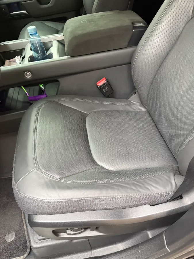 2025 Land Rover Defender 3.0T 400HP L6 8AT,autocango,china used car exporter,china ev exporter,chinese used car exporter,chinese used ev exporter