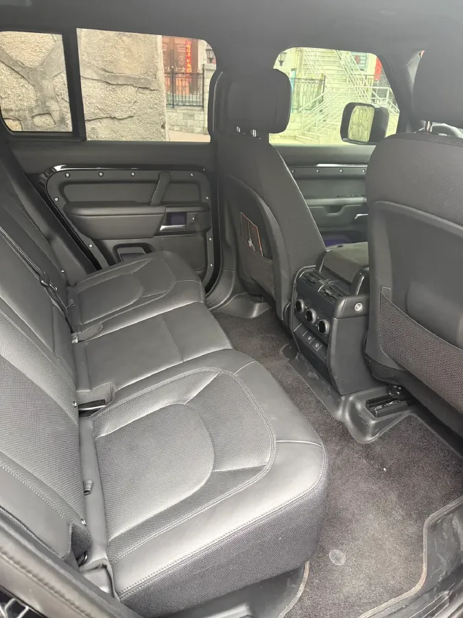 2025 Land Rover Defender 3.0T 400HP L6 8AT,autocango,china used car exporter,china ev exporter,chinese used car exporter,chinese used ev exporter