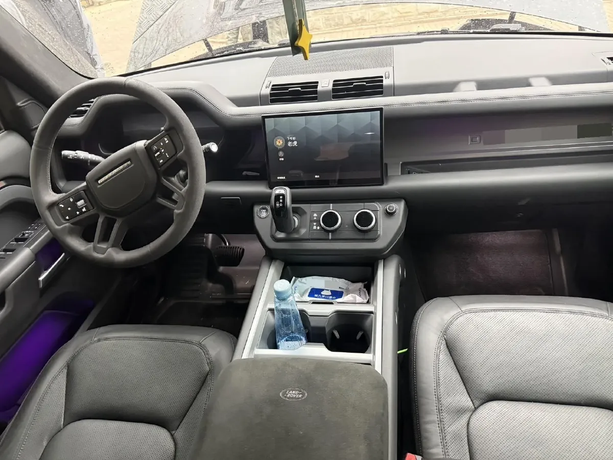 2025 Land Rover Defender 3.0T 400HP L6 8AT,autocango,china used car exporter,china ev exporter,chinese used car exporter,chinese used ev exporter