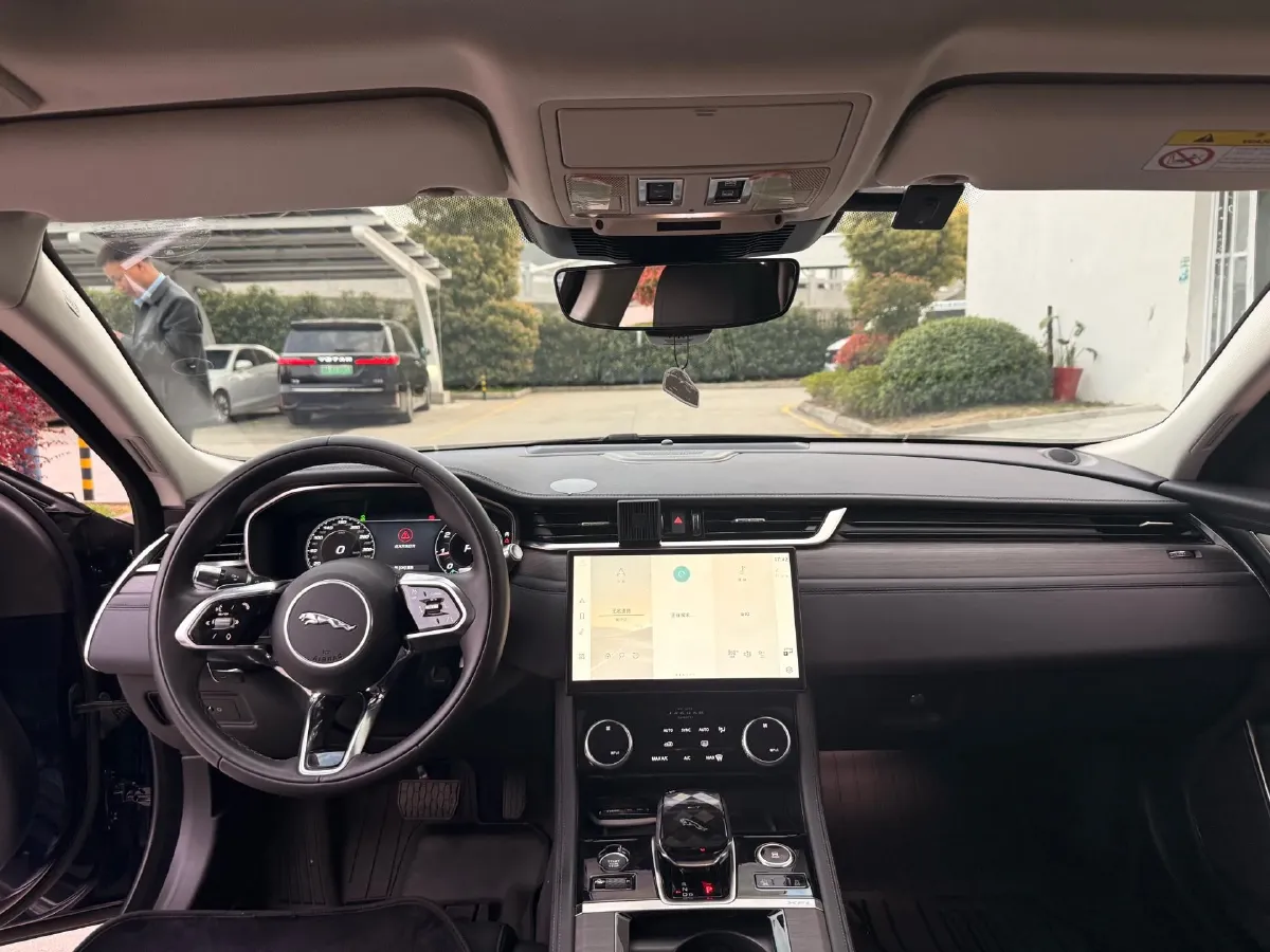 2022 Jaguar XFL 2.0T 200HP L4 8AT,autocango,china used car exporter,china ev exporter,chinese used car exporter,chinese used ev exporter