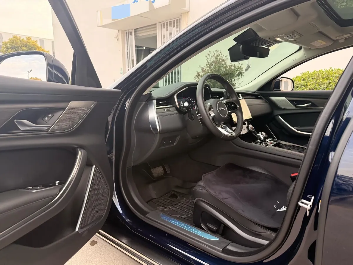 2022 Jaguar XFL 2.0T 200HP L4 8AT,autocango,china used car exporter,china ev exporter,chinese used car exporter,chinese used ev exporter