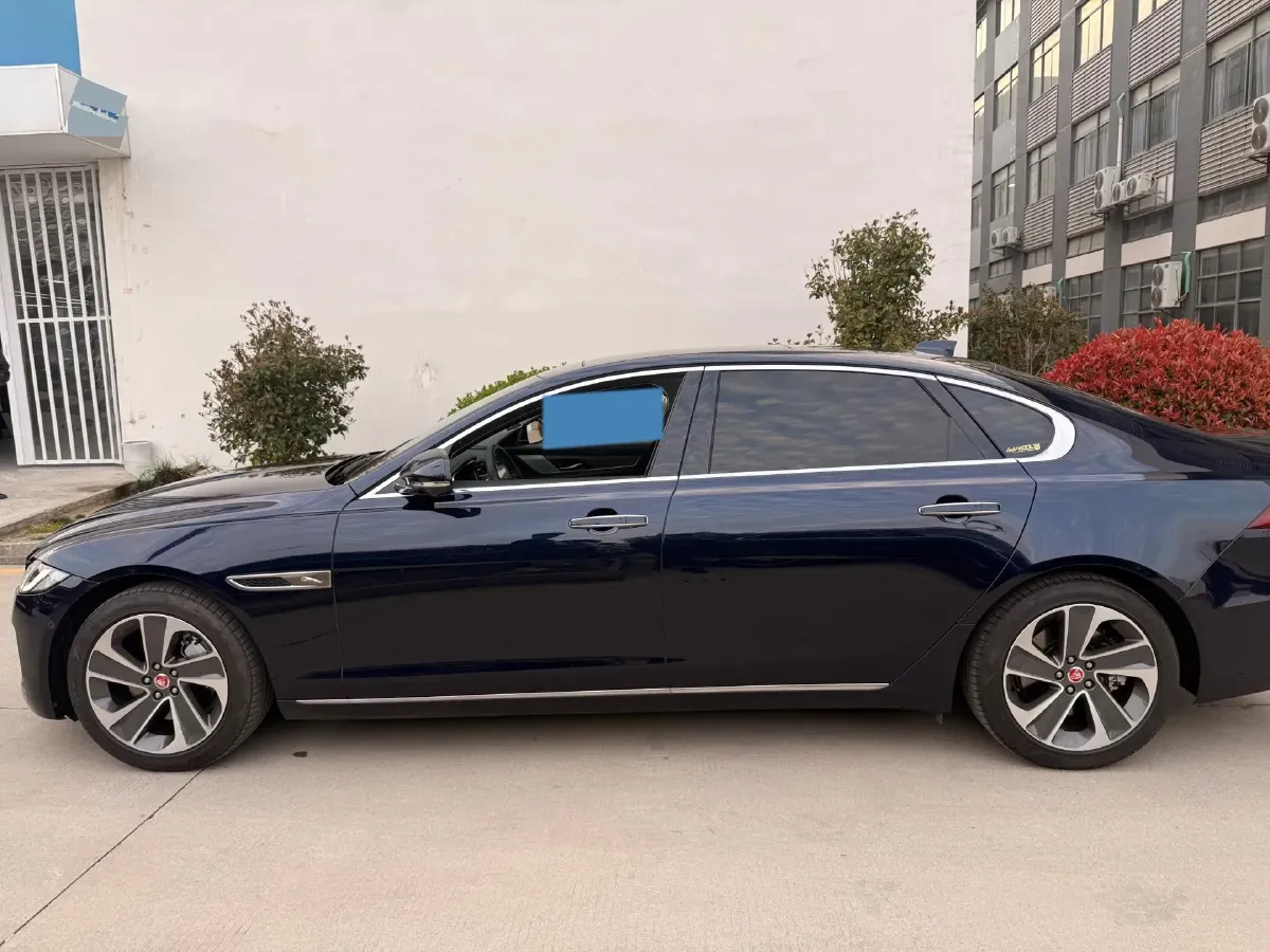 2022 Jaguar XFL 2.0T 200HP L4 8AT,autocango,china used car exporter,china ev exporter,chinese used car exporter,chinese used ev exporter