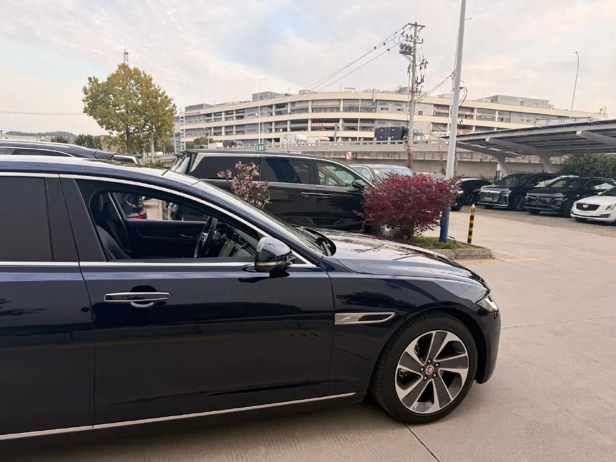 2022 Jaguar XFL 2.0T 200HP L4 8AT,autocango,china used car exporter,china ev exporter,chinese used car exporter,chinese used ev exporter