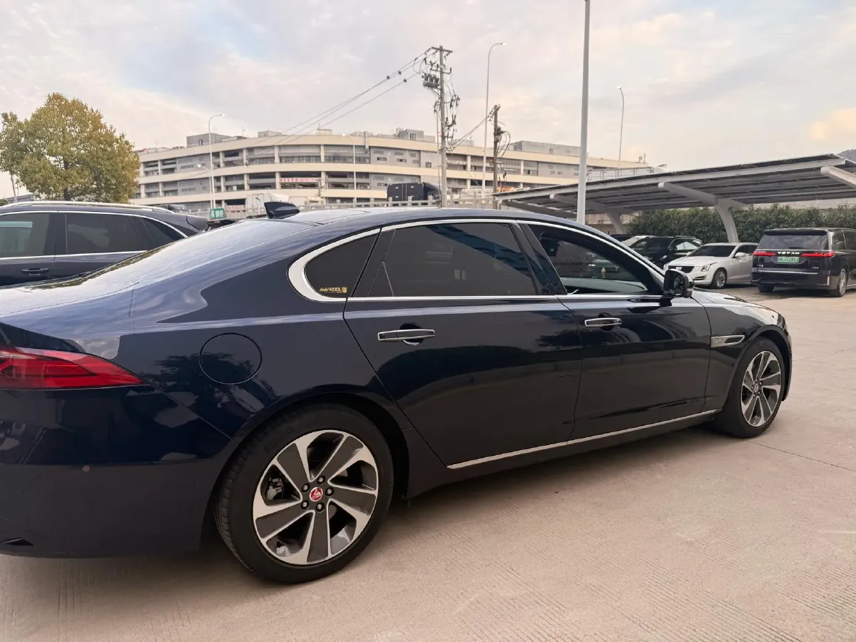 2022 Jaguar XFL 2.0T 200HP L4 8AT,autocango,china used car exporter,china ev exporter,chinese used car exporter,chinese used ev exporter
