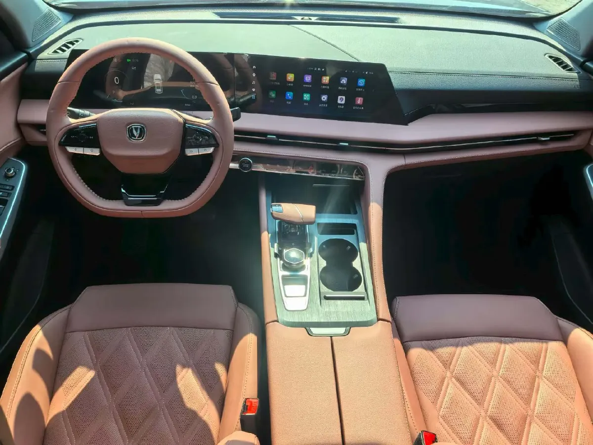 2023 ChangAn CS75 Plus 1.5T 188HP L4 8AT,autocango,china used car exporter,china ev exporter,chinese used car exporter,chinese used ev exporter