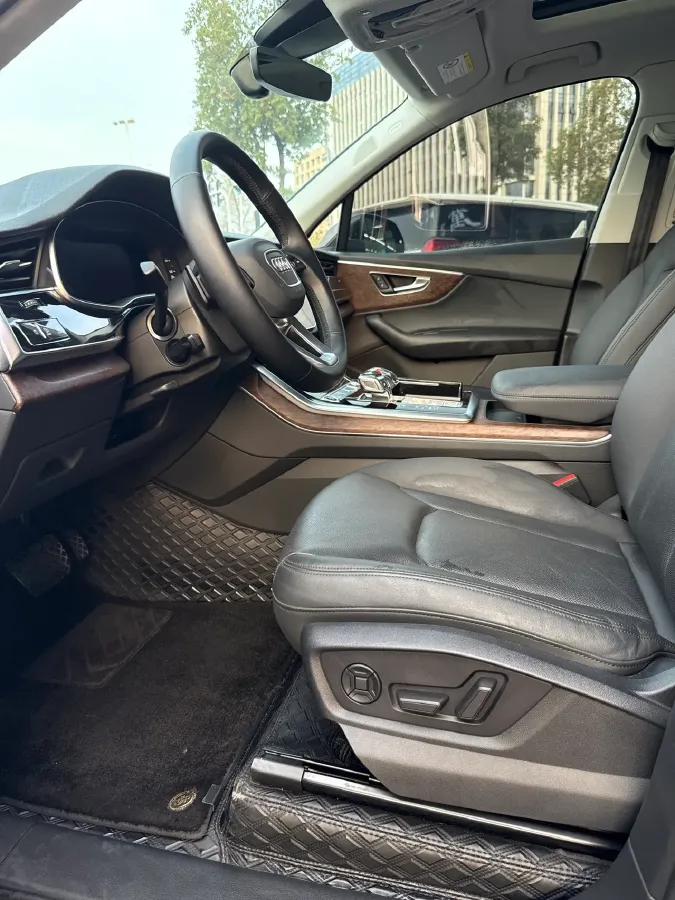 2023 Audi Q7 3.0T 340HP V6 8AT,autocango,china used car exporter,china ev exporter,chinese used car exporter,chinese used ev exporter