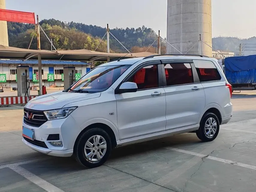 2021 WuLing HongGuang 1.5L 99HP L4 6MT,autocango,china used car exporter,china ev exporter,chinese used car exporter,chinese used ev exporter