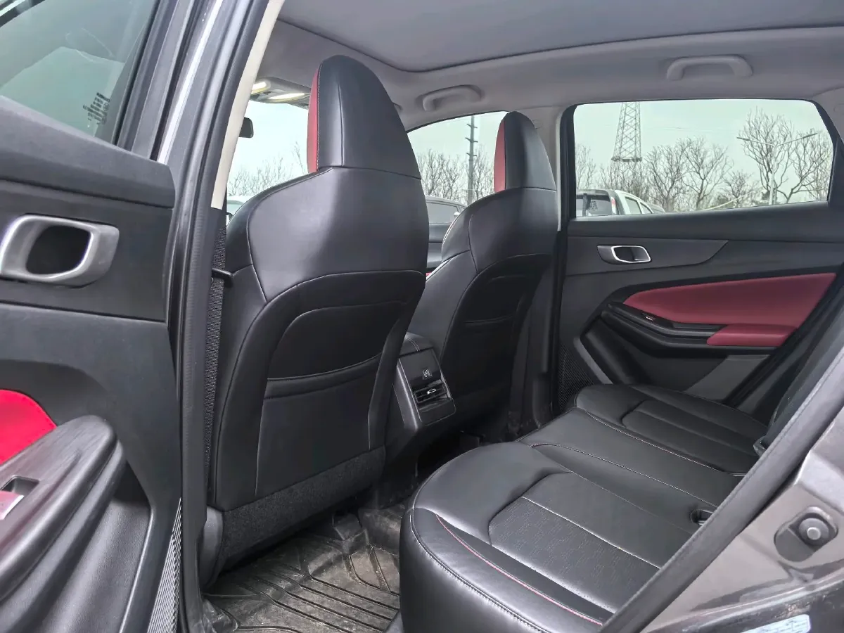 2022 ChangAn UNI-V 1.5T 188HP L4 7DCT,autocango,china used car exporter,china ev exporter,chinese used car exporter,chinese used ev exporter