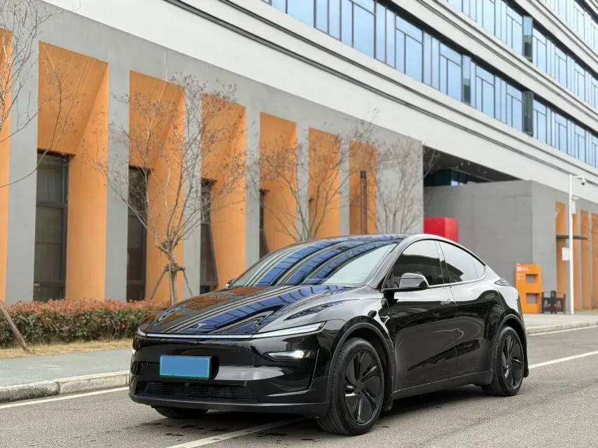2025 Tesla Model Y BEV 62.5KWH,autocango,china used car exporter,china ev exporter,chinese used car exporter,chinese used ev exporter