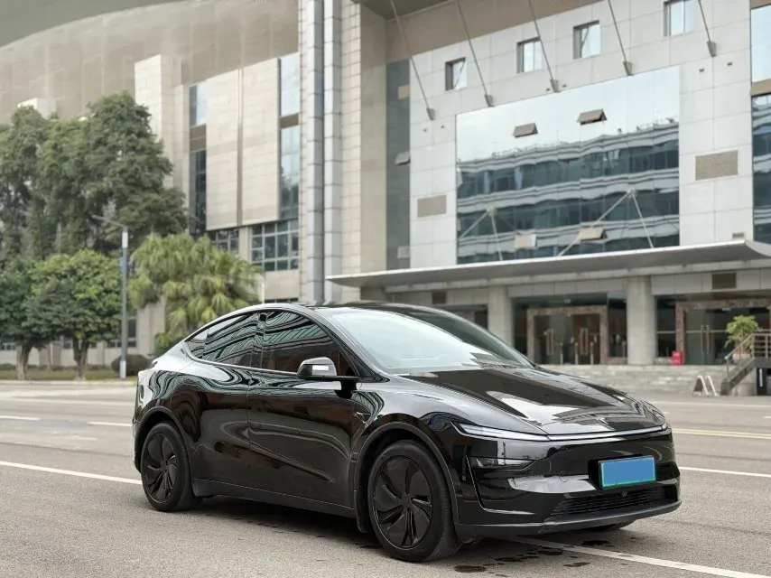 2025 Tesla Model Y BEV 62.5KWH,autocango,china used car exporter,china ev exporter,chinese used car exporter,chinese used ev exporter