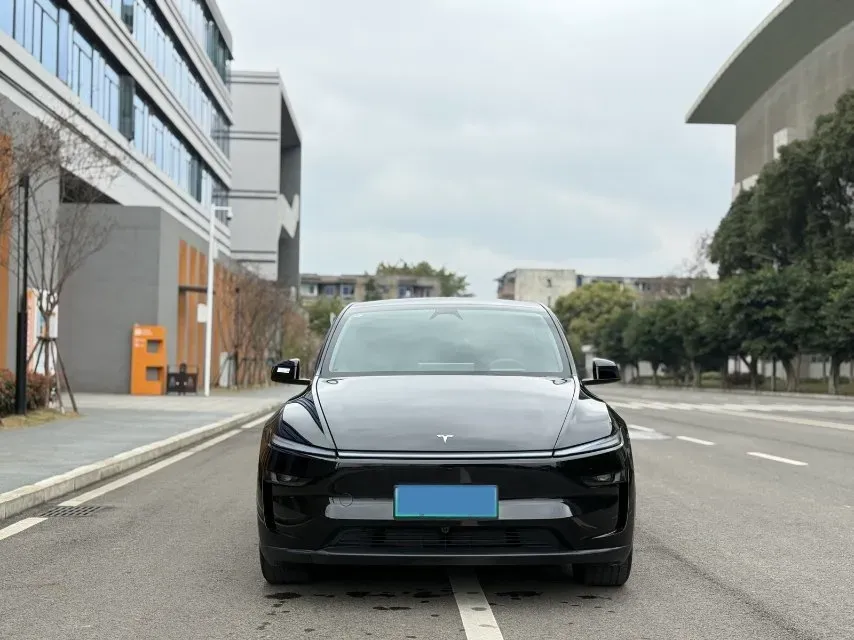 2025 Tesla Model Y BEV 62.5KWH,autocango,china used car exporter,china ev exporter,chinese used car exporter,chinese used ev exporter