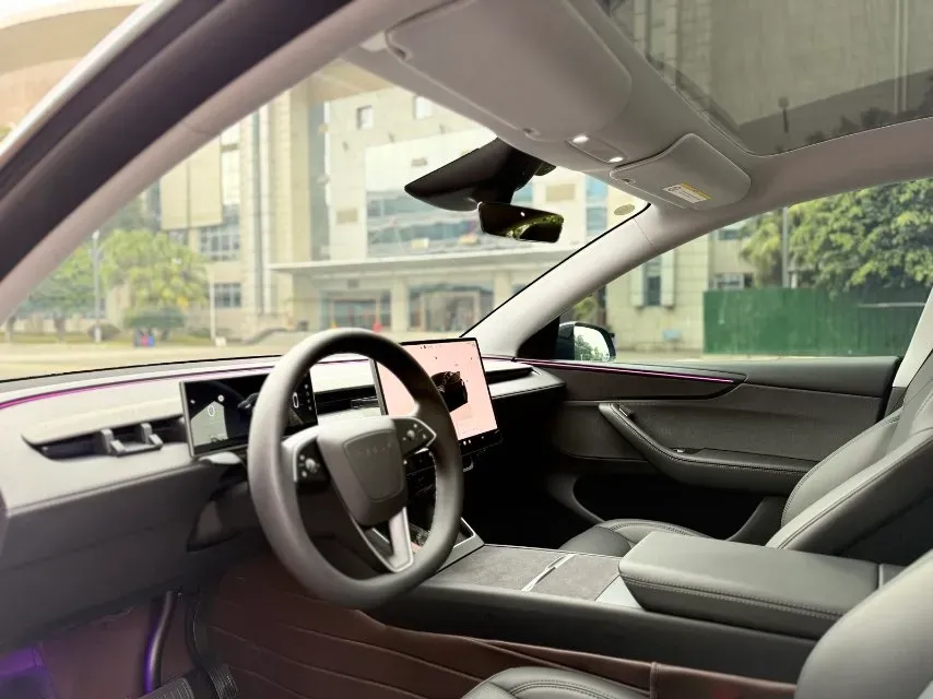 2025 Tesla Model Y BEV 62.5KWH,autocango,china used car exporter,china ev exporter,chinese used car exporter,chinese used ev exporter