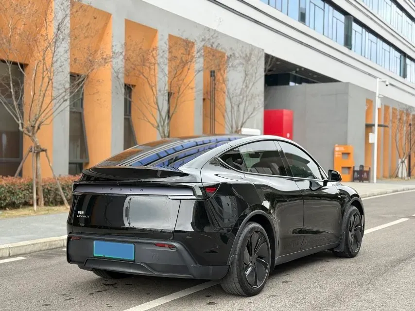 2025 Tesla Model Y BEV 62.5KWH,autocango,china used car exporter,china ev exporter,chinese used car exporter,chinese used ev exporter