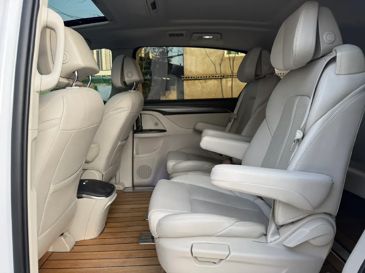 2022 Buick GL8 2.0T 237HP L4 9AT,autocango,china used car exporter,china ev exporter,chinese used car exporter,chinese used ev exporter