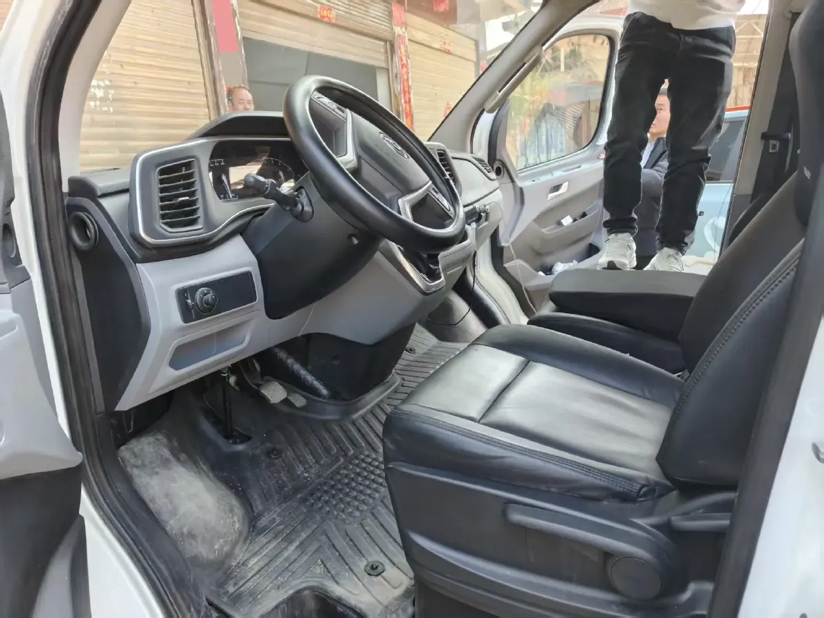 2025 MAXUS XinTu V80 2.0T 147HP L4 6MT,autocango,china used car exporter,china ev exporter,chinese used car exporter,chinese used ev exporter