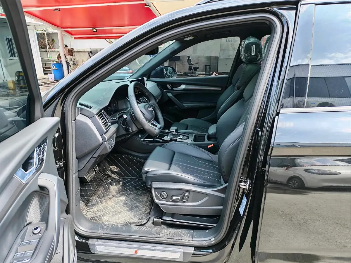 2025 Audi Q5L 2.0T 245HP L4 7DCT,autocango,china used car exporter,china ev exporter,chinese used car exporter,chinese used ev exporter
