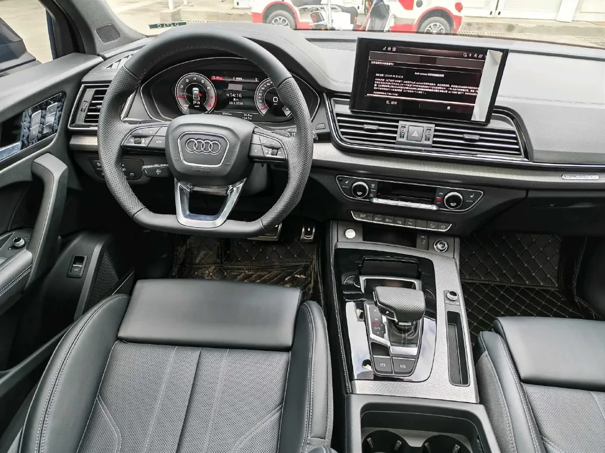 2025 Audi Q5L 2.0T 245HP L4 7DCT,autocango,china used car exporter,china ev exporter,chinese used car exporter,chinese used ev exporter