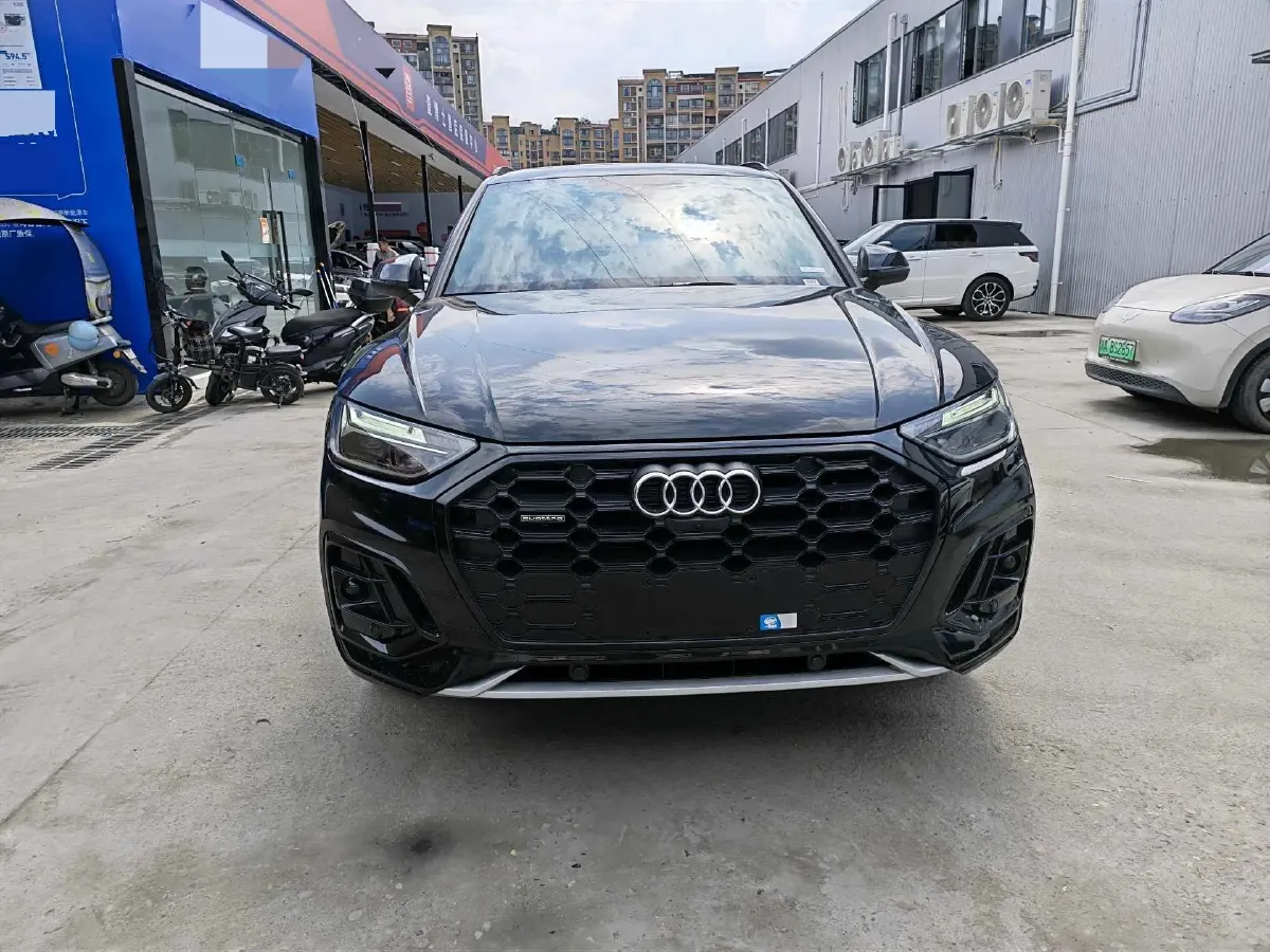 2025 Audi Q5L 2.0T 245HP L4 7DCT,autocango,china used car exporter,china ev exporter,chinese used car exporter,chinese used ev exporter