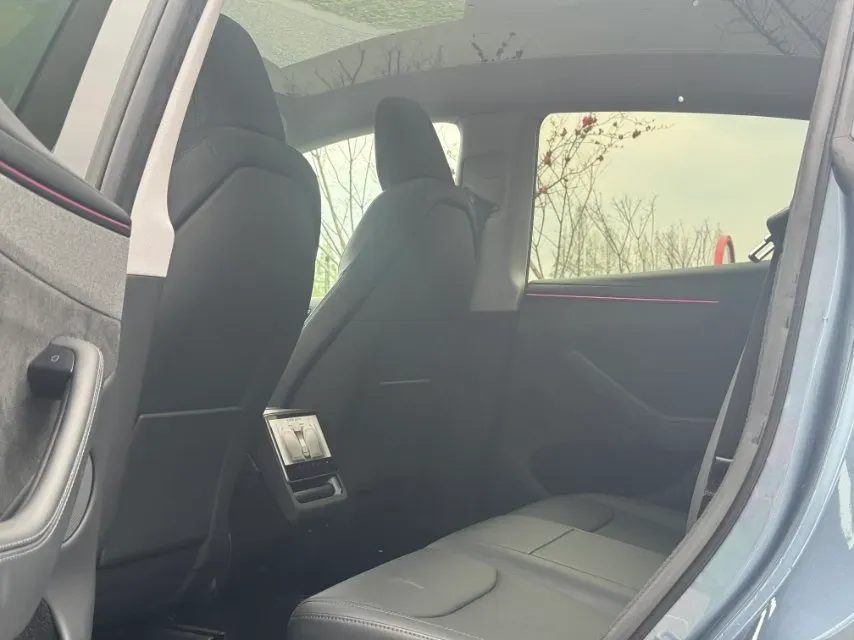 2025 Tesla Model Y BEV 78.4KWH,autocango,china used car exporter,china ev exporter,chinese used car exporter,chinese used ev exporter