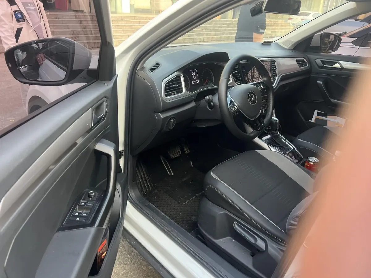 2022 Volkswagen T-Roc 1.4T 150HP L4 7DCT,autocango,china used car exporter,china ev exporter,chinese used car exporter,chinese used ev exporter
