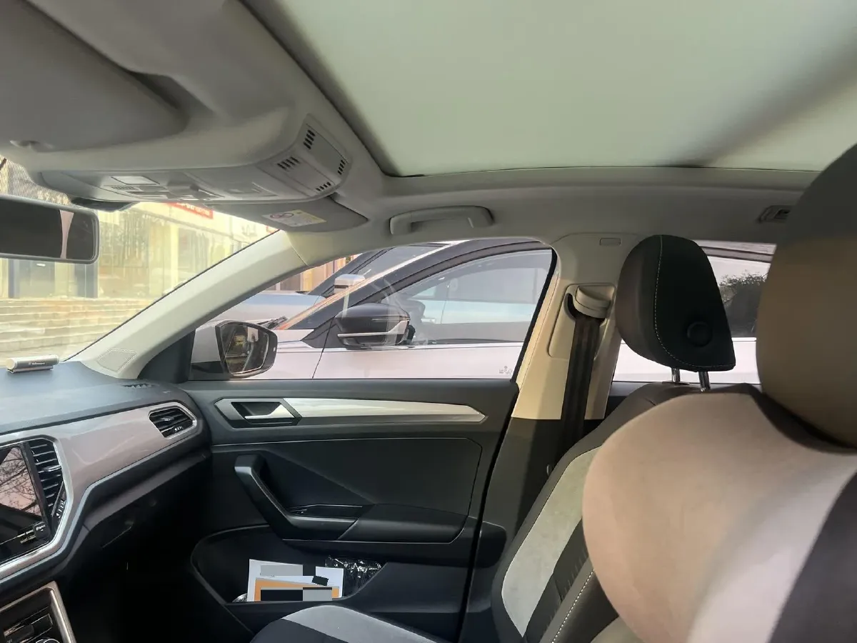 2022 Volkswagen T-Roc 1.4T 150HP L4 7DCT,autocango,china used car exporter,china ev exporter,chinese used car exporter,chinese used ev exporter