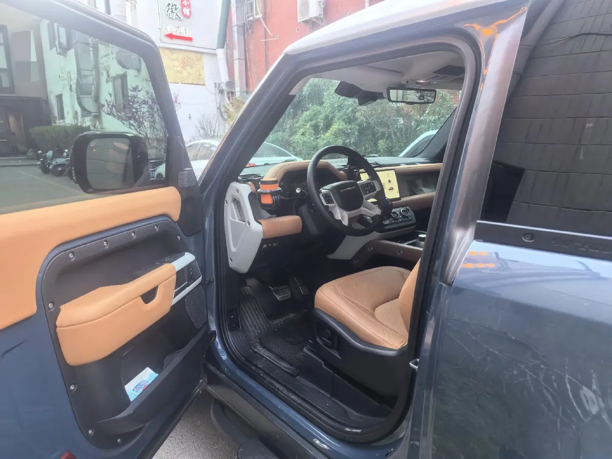 2024 Land Rover Defender 3.0T 400HP L6 8AT,autocango,china used car exporter,china ev exporter,chinese used car exporter,chinese used ev exporter